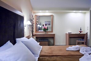 Superior Quadruple Room | Peti besi dalam bilik, Wi-fi percuma, cadar katil 