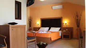 Superior Triple Room | In-room safe, WiFi (free), bed sheets