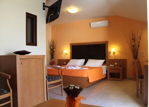 Superior Triple Room | In-room safe, free WiFi, bed sheets - Hotel Serenity Tolo (Nafplio)