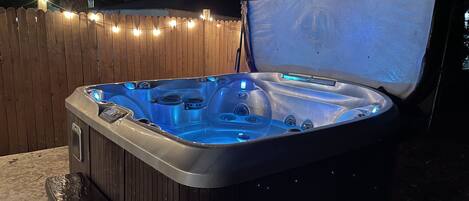 Tina de hidromasaje al aire libre