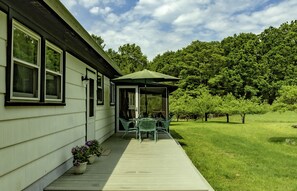 Outdoor dining - Catskill Gem! Four bedroom on 20 quiet acres (Barryville)