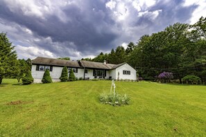 Exterior - Catskill Gem! Four bedroom on 20 quiet acres (Barryville)