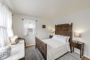 5 bedrooms, desk, iron/ironing board, free WiFi - Catskill Gem! Four bedroom on 20 quiet acres (Barryville)