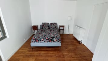 2 bedrooms, desk, iron/ironing board, travel crib