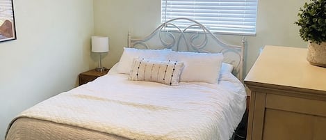 2 bedrooms, iron/ironing board, WiFi, bed sheets