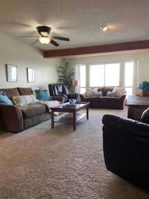 TV - Private Lakefront Condo W/ Boat Slip (Osage Beach)