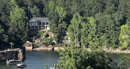 Large House with Front Row View of the Cliffs