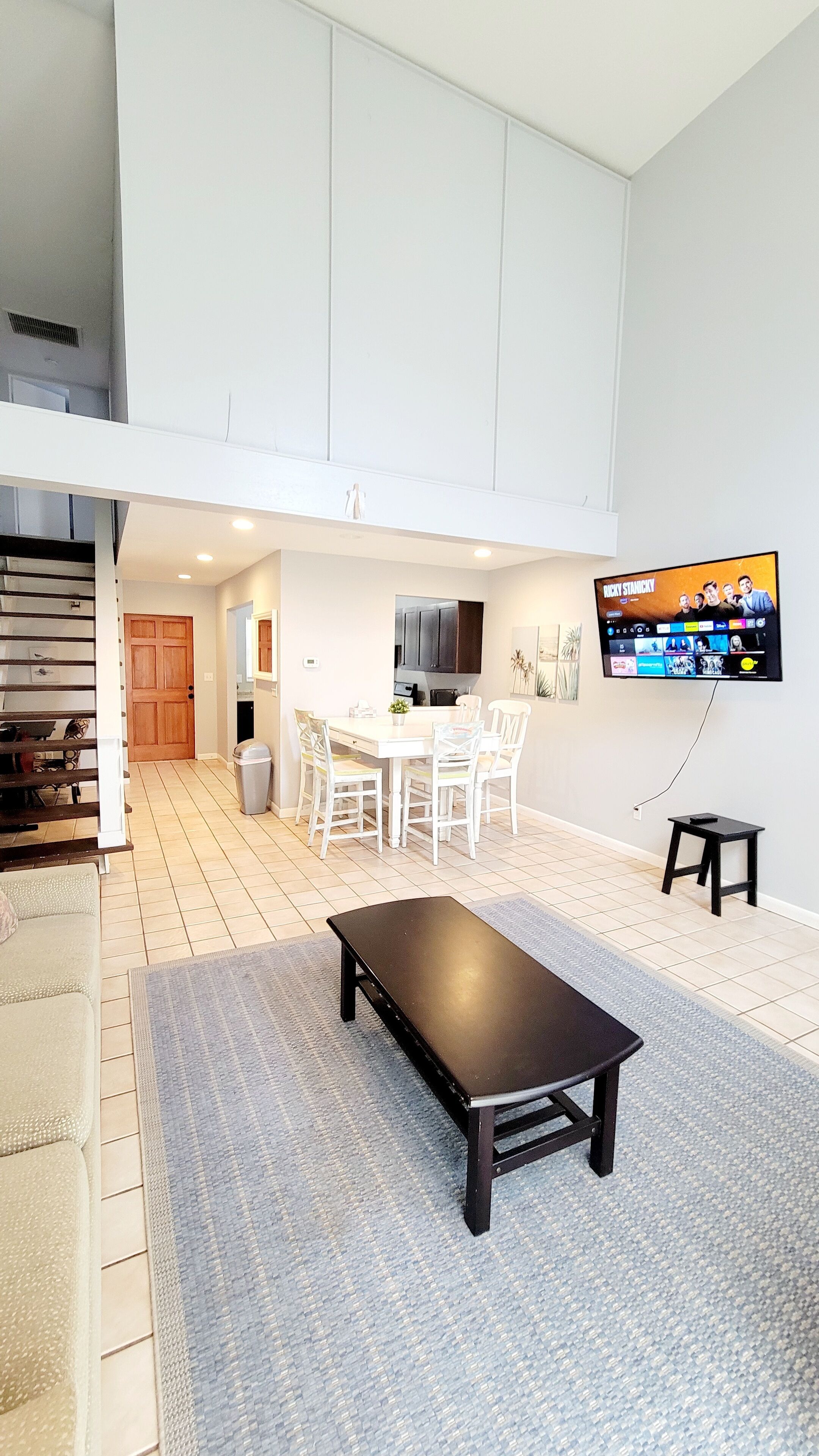2165 Townhome style 2 miles from white sands of Belleair Beach
