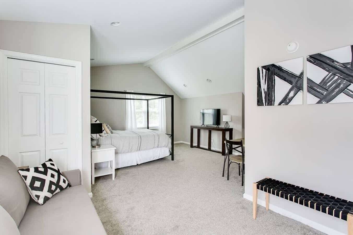 Tabla de planchar con plancha, wifi y ropa de cama 