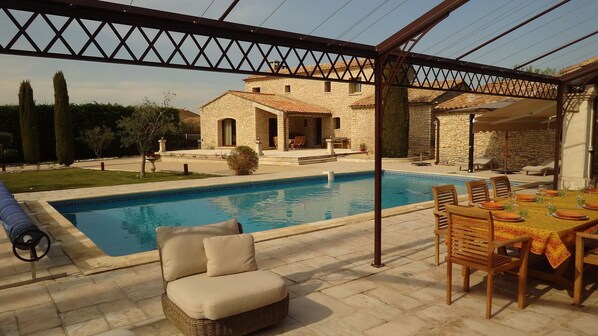 Piscine extérieure, piscine chauffée