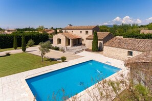 Outdoor pool, a heated pool - Luxury farmhouse in the Luberon with heated swimming pool and air-conditioned pool-house! (TAILLADES)