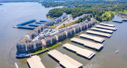 Amazing Updated Ledges Condo-- Lakefront 3 BR/2BA Unit w/ Cove View