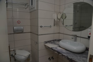Standard Double or Twin Room | Bathroom | Hair dryer, towels