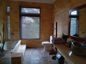 Bathtub, hair dryer, towels, soap - Just outside Ubud, peaceful 3BR Villa with rice field views. (Tampaksiring, Gianyar Regency)