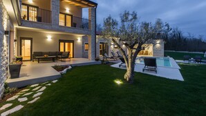 A two-story house with a balcony, a swimming pool, and a well-maintained lawn. - Oasis of peace, with wellness, playground, pool, barbecue (Mofardini)