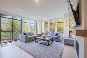 TV, fireplace - Luxury Hudson's Bay Stay | Mtn Views | AC | BBQ (Whistler)