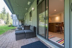 Terrace/patio - Luxury Hudson's Bay Stay | Mtn Views | AC | BBQ (Whistler)