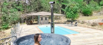 Loft at the foot of the Ventoux with swimming pool, jacuzzi and balneotherapy.