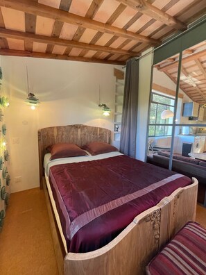 2 bedrooms, desk, free WiFi, bed sheets