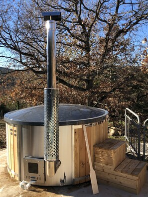 Bain à remous extérieur