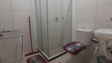 Ducha, jabón, papel higiénico