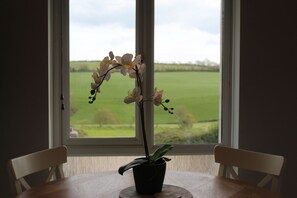 Cottage, plusieurs lits | Vue de la chambre