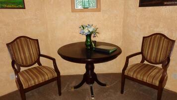 Redwood Room | Egyptian cotton sheets, premium bedding, individually decorated