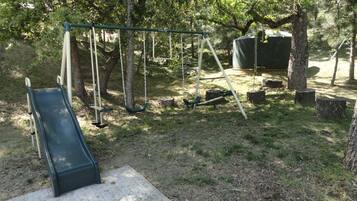 Children’s play area – outdoor