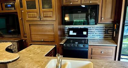 Private Wooded Camp site with fully equipped fifth wheel above Lolo Hot Springs