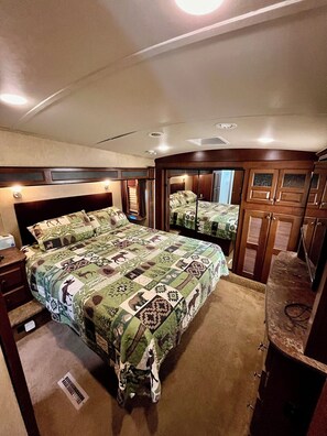 1 dormitorio, tabla de planchar con plancha, wifi gratis y ropa de cama