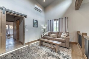 Smart TV, offices - Glacier Park 2BD Condo•BBQ•Hot Tub•Easy Access GNP (Coram)