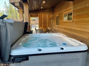 Terrace/patio - Glacier Park 2BD Condo•BBQ•Hot Tub•Easy Access GNP (Coram)