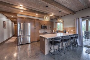 Fridge, microwave, oven, stovetop - Glacier Park 2BD Condo•BBQ•Hot Tub•Easy Access GNP (Coram)