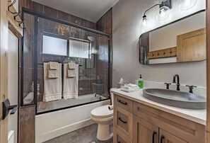 Combined shower/bathtub, hair dryer, towels, soap