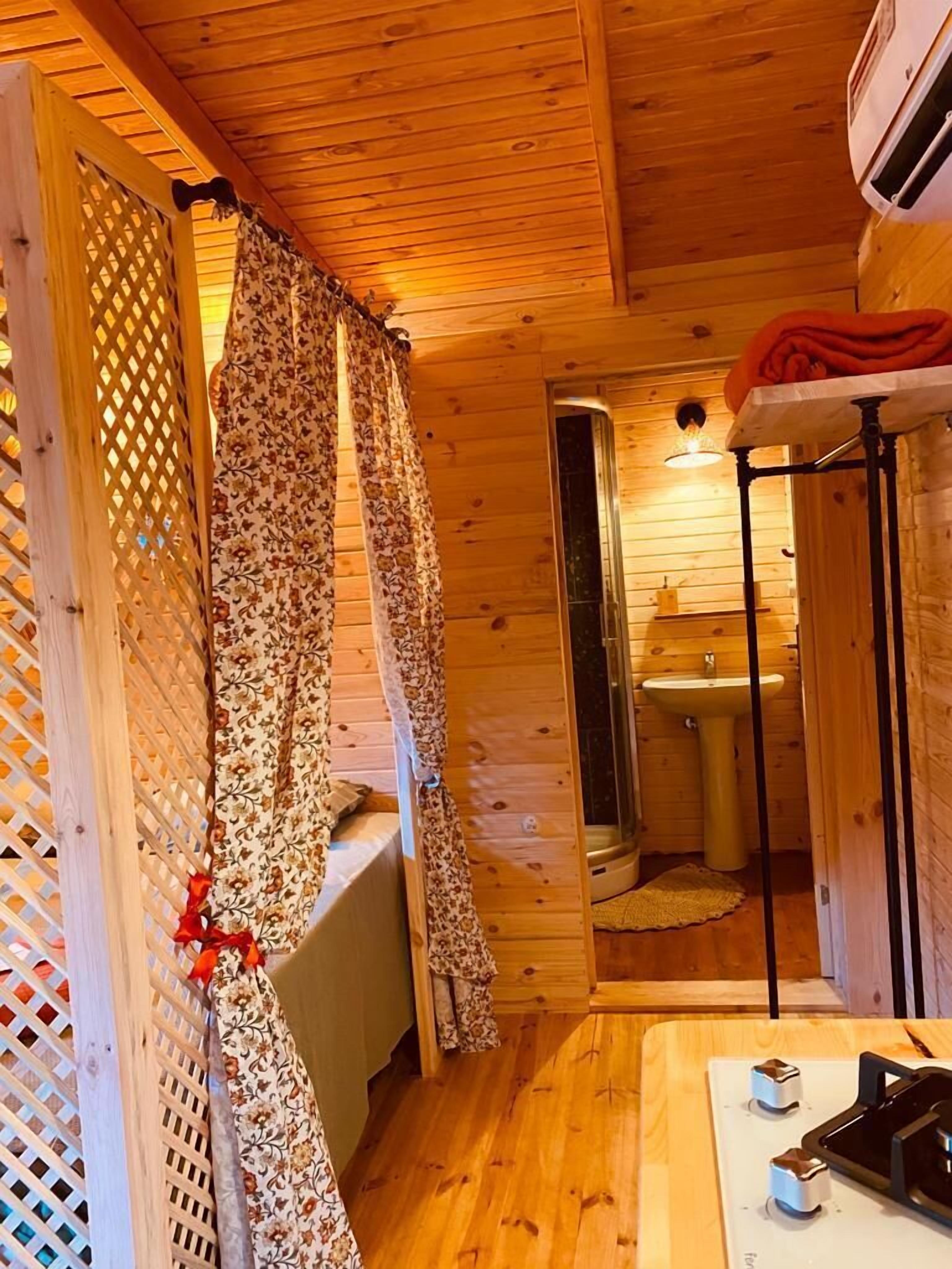 Economy House | Egyptian cotton sheets, premium bedding, minibar, individually decorated