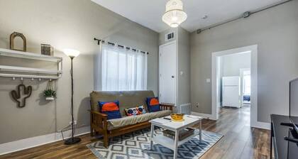 **Great Downtown, Riverwalk & Pearl 2 Bedroom!**