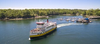 King Suite with Kitchenette & Balcony on Great Diamond Island