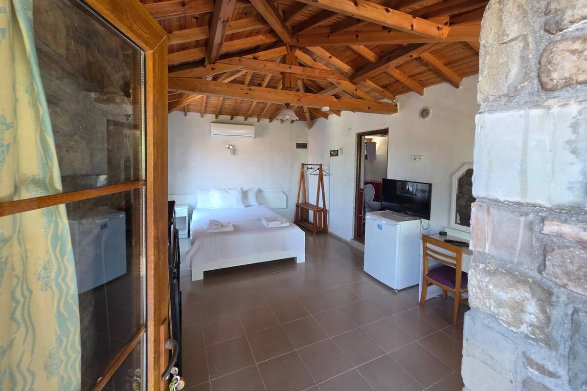 Habitación básica | Escritorio, wifi gratis y ropa de cama