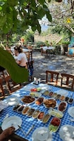 Gratis frukost med lokala rätter varje dag