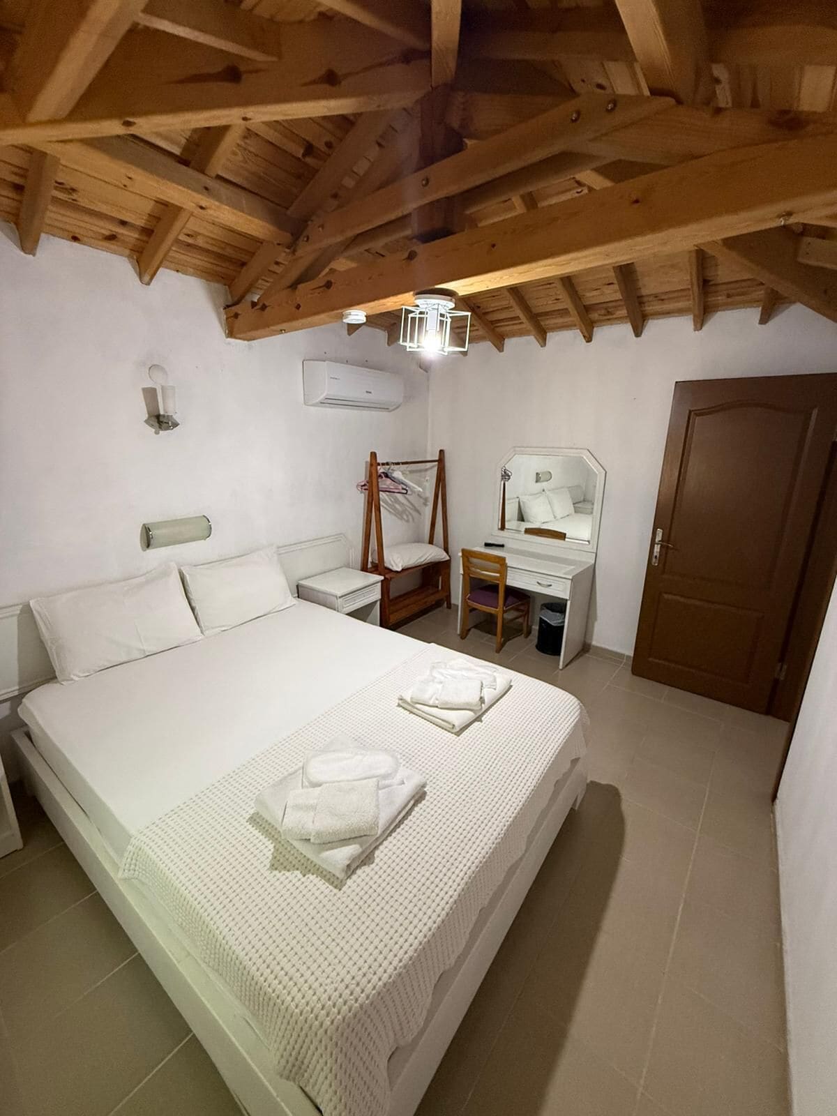 Departamento básico | Escritorio, wifi gratis y ropa de cama 