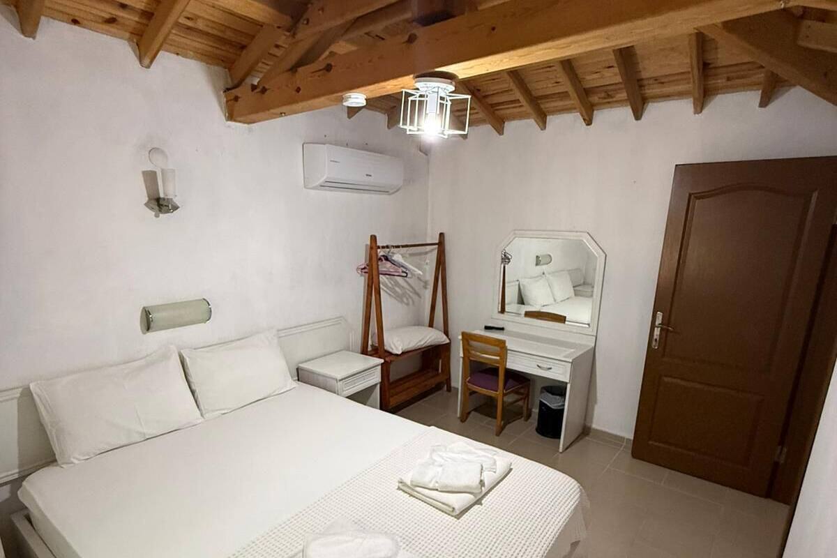 Departamento básico | Escritorio, wifi gratis y ropa de cama