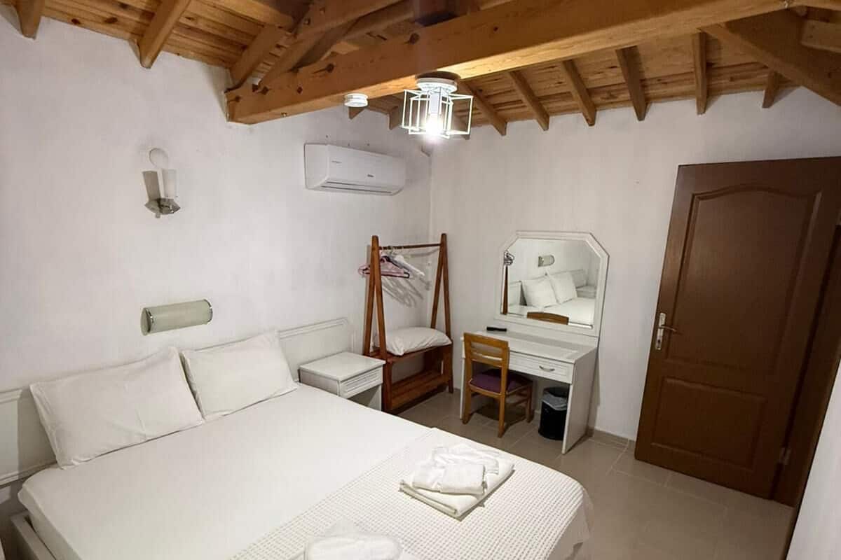 Departamento básico | Escritorio, wifi gratis y ropa de cama