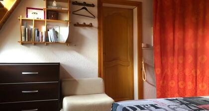 Bright apartment with mountain view and parking, 5 minutes from the nature base