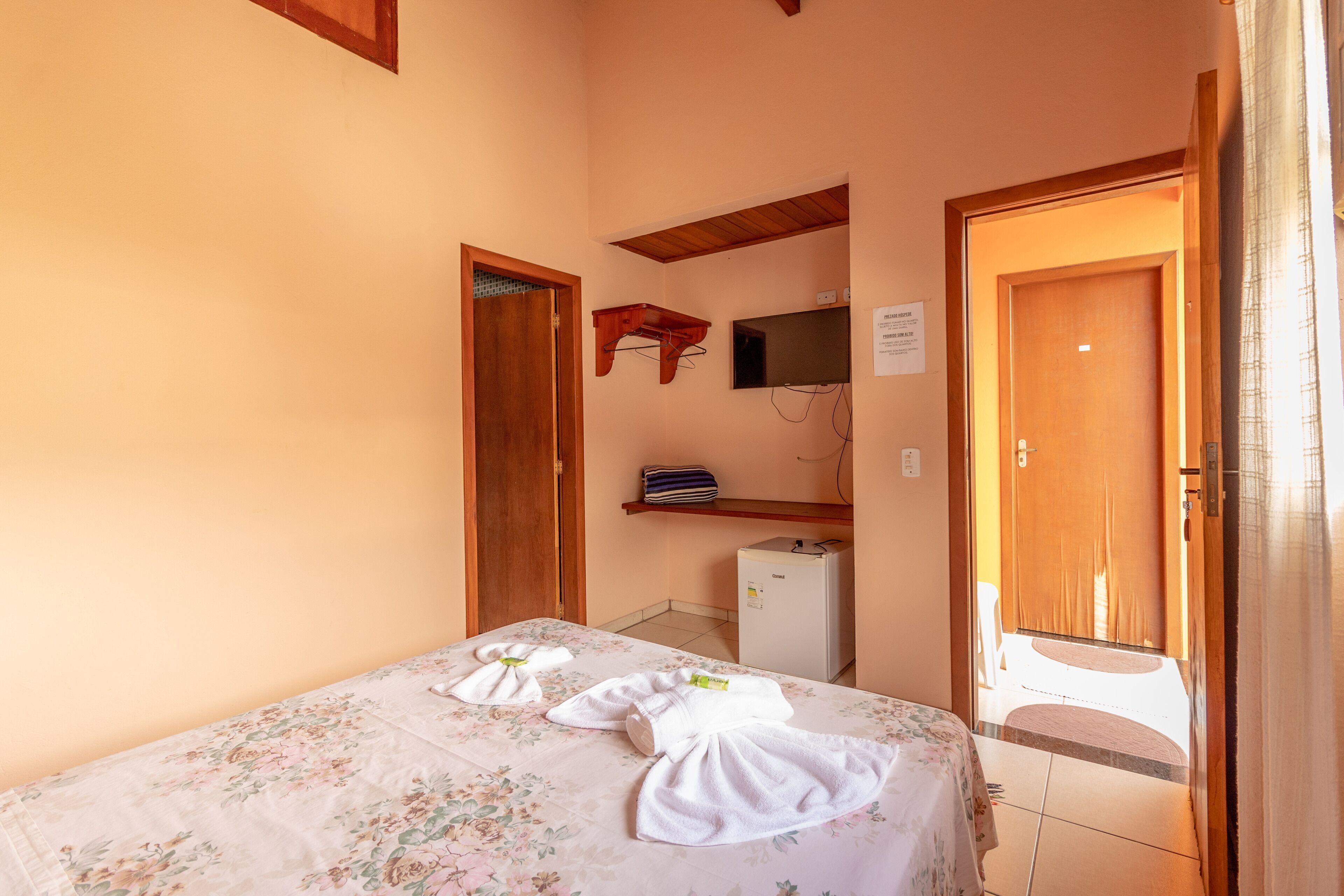 Iron/ironing board, free WiFi, bed sheets