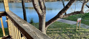 Spring River Waterfront Cabin - Walking Distance to Downtown Hardy & Loberg Park