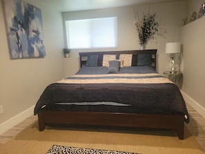 5 bedrooms, iron/ironing board, WiFi, bed sheets