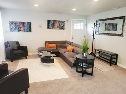 5br 8bed house near airport, downtown & train