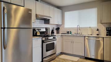 Coffee/tea maker, fridge, microwave, oven