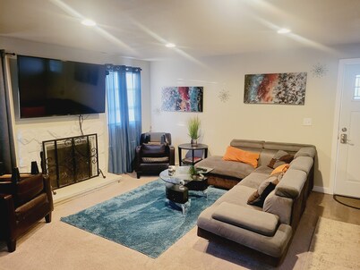 5br 8bed house near airport, downtown & train