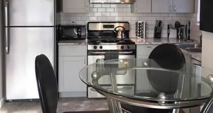 5br 8bed house near airport, downtown & train